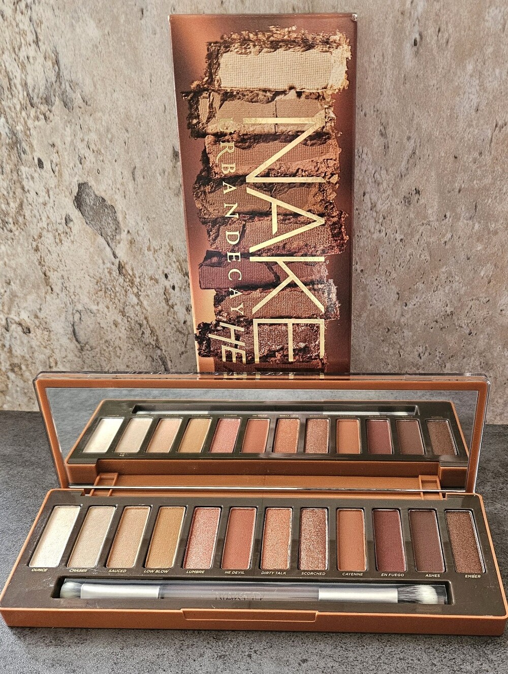 Urban Decay NAKED HEAT Eyeshadow Palette w/brush NIB! 100% AUTHENTIC GUARANTEED!